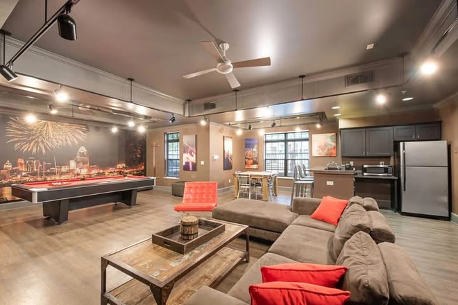 Community room - University Edge Cincinnati close to campus Apartments