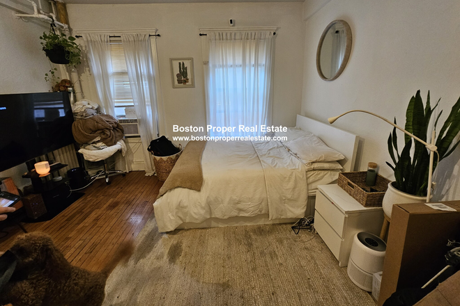 a - Right by Northeastern Apartments