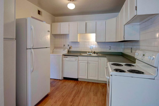 Photo - 2804 Marine Apartments