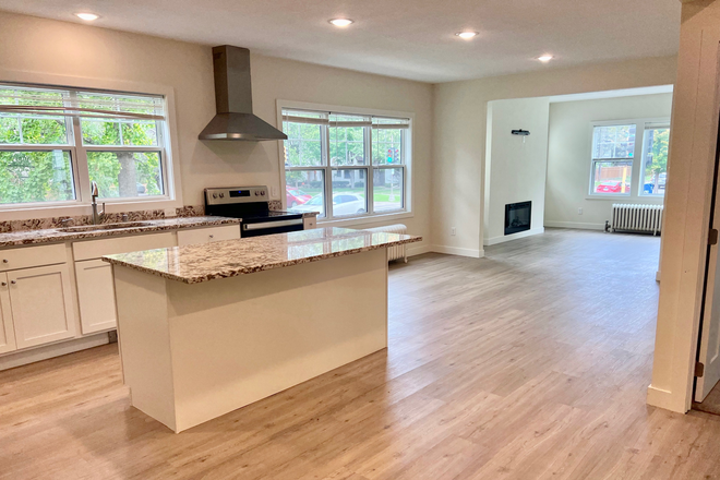 new spacious kit granite/stainless - New/modern Spacious 4- bed -2-bath per unit duplex 3 blks from St Thomas