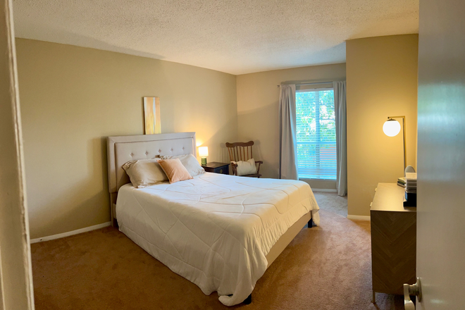 Photo - 1BR w/Private Full Bath-Great location!! Apartments