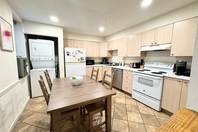 Kitchen - Gainsborough St 3 Bed Fenway