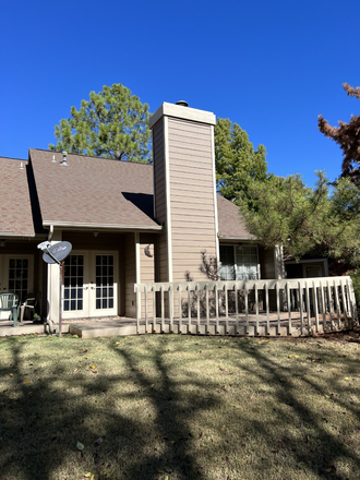 1 - 920 W. Parkway (2bed-2bath) Garden Condo $1300 JUNE