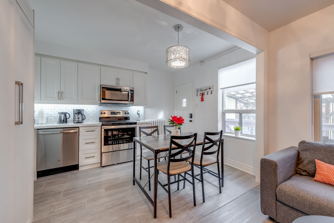 kitchen - Executive 3-Bdroom Short-Term Rental – Footsteps to UofT St. George Apartments