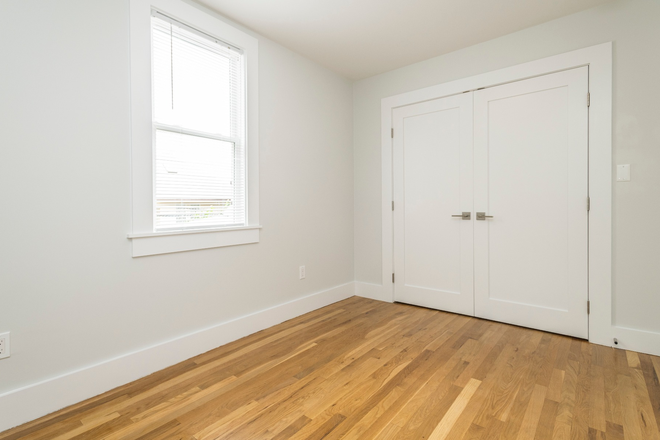 bedroom - Modern Cleveland Circle 3 bed/1 bath for Aug 24th - NO FEE! Apartments