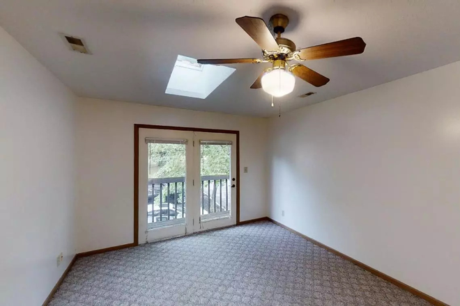 living room, balcony - Granite Apartments