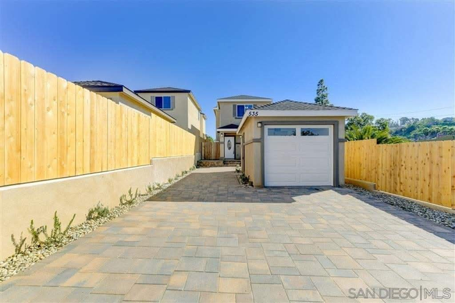 Outside View - Sublease House in Encanto