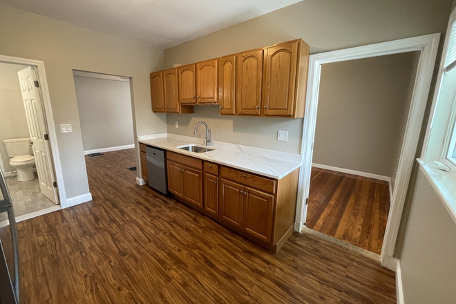 . - 3Bed 2Ba w/gleaming hardwood floors in Davis Square AVAIL 9/1 Apartments