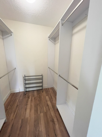Walk in closet - Townhome near NSU
