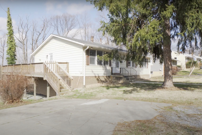 front of house - Fully Renovated and Fully Furnished Modern Group House Near STEM Facilities