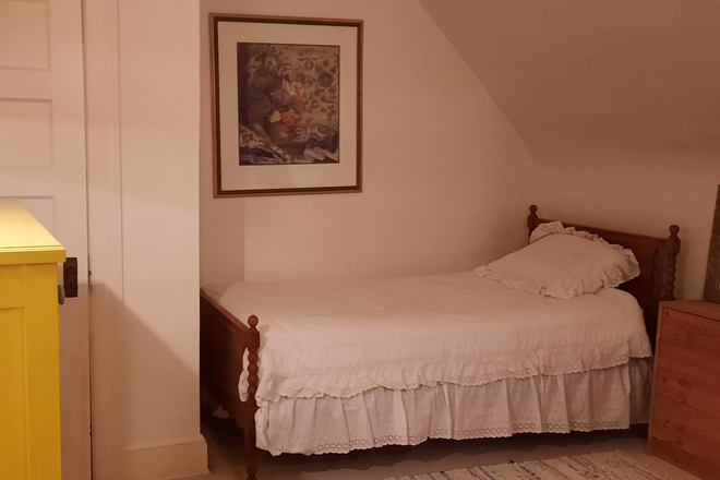 Bedroom - 1 Bedroom Available in Lovely Neighborhood Townhome