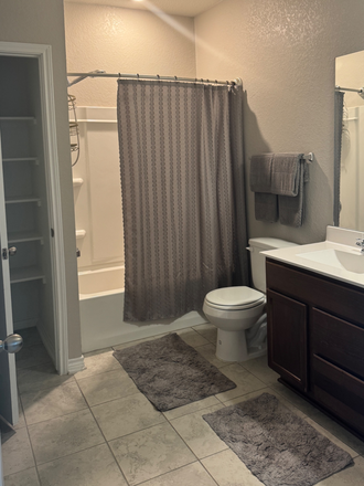 Private bathroom - UTILITIES Included! FULLY FURNISHED Shared Home, 5 BR/3.5 Ba, Near TAMUSA & PAC