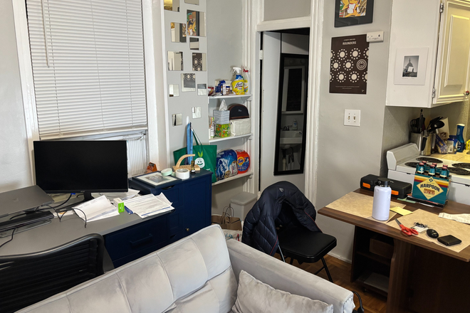 Living Space - Charming Beacon Hill Studio – Heat & Hot Water Included, Available 9/1! Apartments