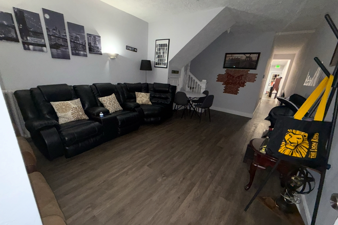 living room - Spacious room available Close to JHU Townhome