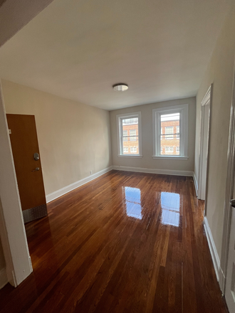 #7 - entrance/living room - Modernized 2BR/1BA Near the Heart of the Fan District