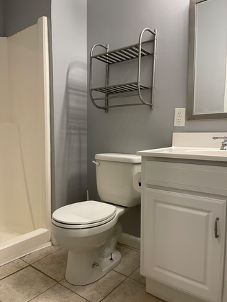 Hall bath - 40 Bee Street flats Apartments