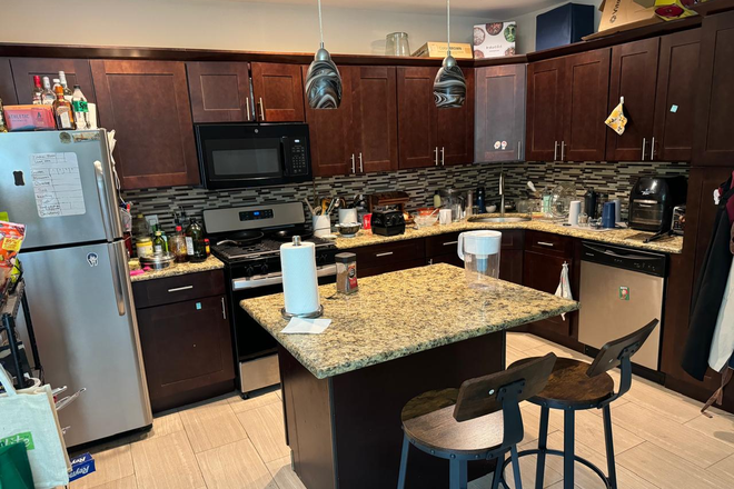 Kitchen - Furnished room in 3BR apt-Nassau St-Princeton