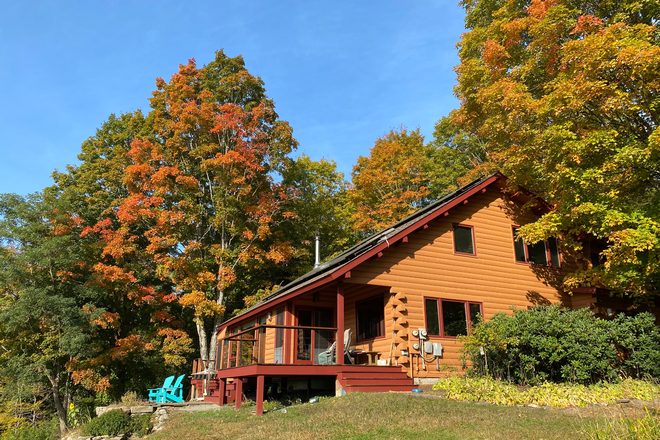 Front of house - Light-filled house on 13 acres with barn and views, close to VLS