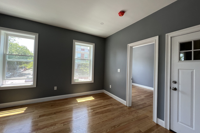 Call call or text Arezou at 617-584-7817 - Amazing 4 bed 2 bath, 1200 SQ FT.  with NO BROKER FEE available on 6/1/2026!!!!! Apartments