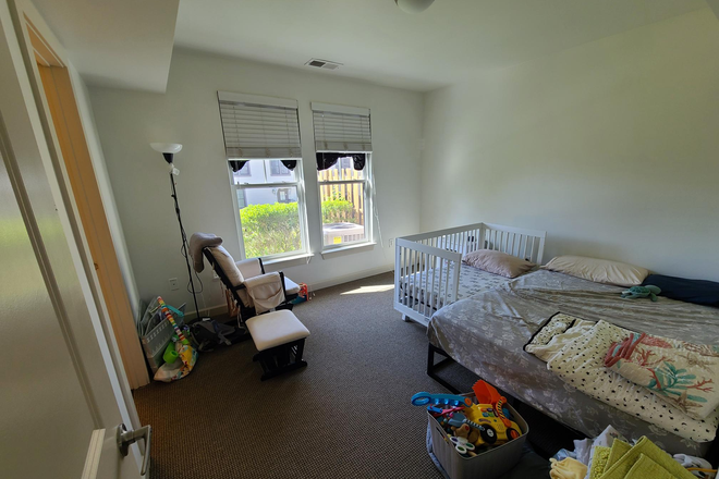Downstairs bedroom - Relet:3BR thome for PU Faculty/Staff only-Oak Ln-Princeton