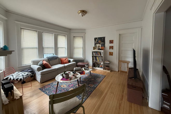 1 - 2 bd 1 bth near Harvard, great lighting and hardwood floors