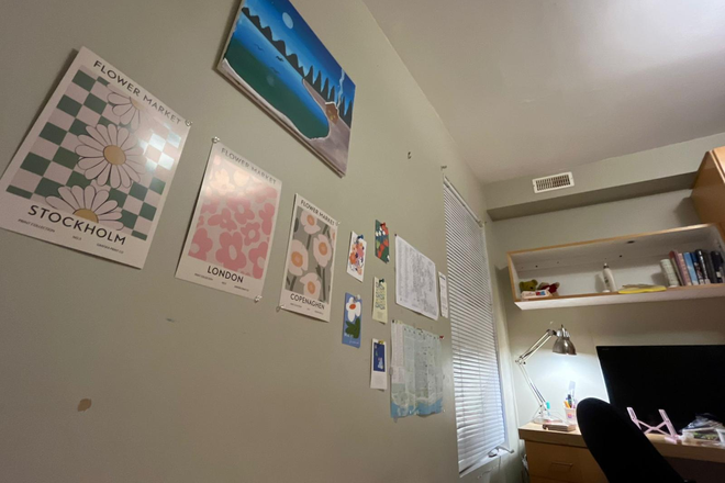 1 - Furnished Room - 1280/mnth - South of Spadina & College - Call for more Info