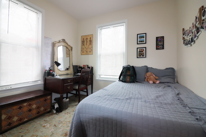 bedroom - Sunny North Brookline 2 bed for 9/1 - NO FEE Apartments