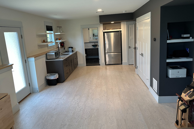 soft and insulating cork flooring - Comfortable and modern in-law studio apartment in quiet neighborhood