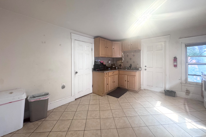 Kitchen - 4 bed 1 bath near Northeastern!