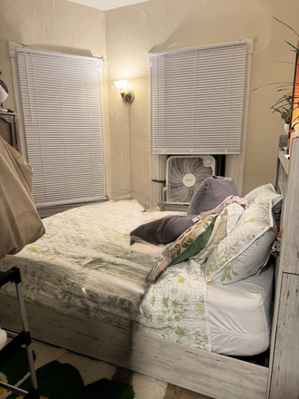 Bedroom - Pearl Street Apartment, close to UVM campus and downtown Burlington