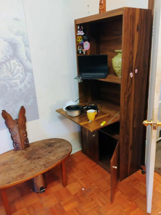 MASTER BEDROOM WITH BUNK BED - MASTER BEDROOM IN KENSINGTON MARKET PIANO STUDIO (FORMER UOFT MUSIC STUDENT NOW TEACHING)