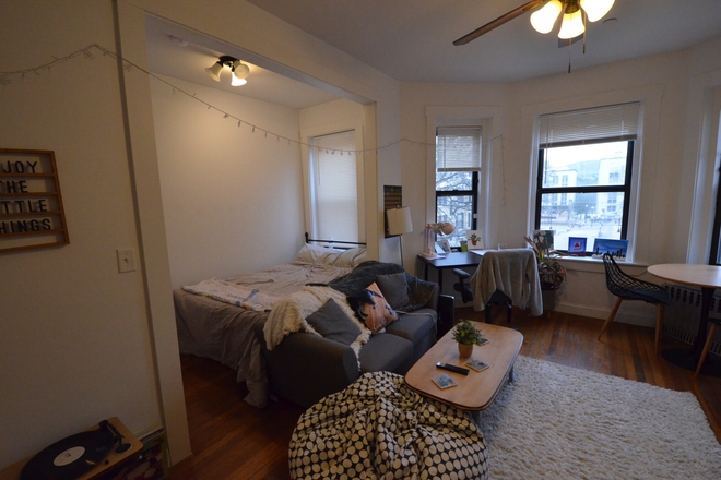 121 Saint Stephen St - Studio apartment 2 minute walk from Campus !