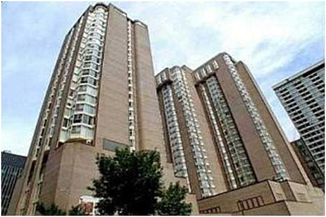 Building - 3 Furnished Bedrooms Unit with Laundry at 55 Centre Ave May 1