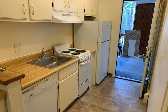Kitchen - 3BR - Pet Friendly Apartments