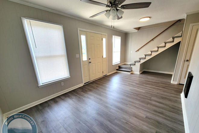 Photo - 243 Bamboo Road - 243 Bamboo Rd: 2bd/1.5ba - Close to Watauga Medical Center! Pet Friendly! Apartments