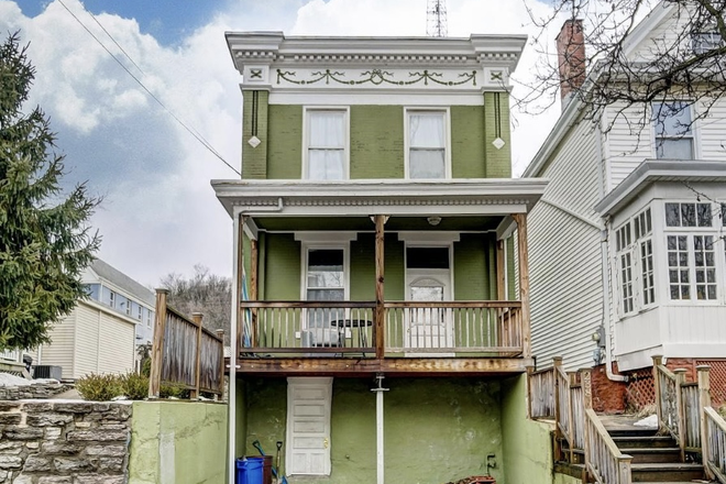 4 bed 2 bath with a backyard and parking! - 238 klotter ave 4 bed 2 bath