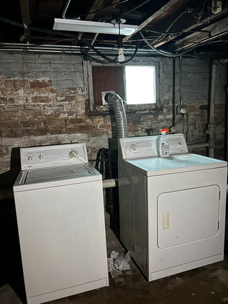 Washing machines in basement - DISCOUNTED Blue House Sublease for fall quarter! ALL UTILITIES INCLUDED IN PRICE