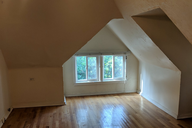 Living Room - Cozy 2  Bedroom Right Across the Street from Campus Apartments