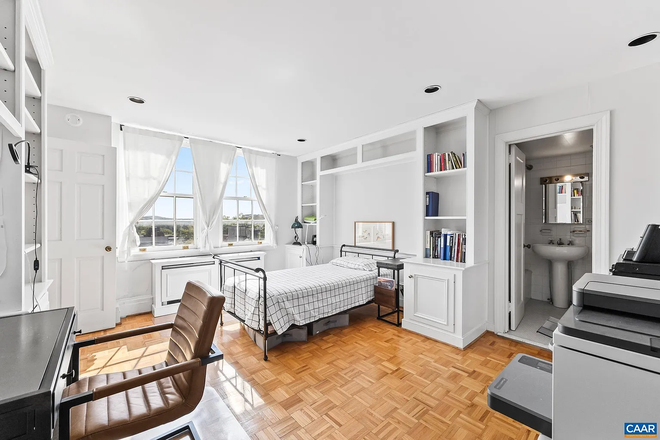 one room - Court Square in Downtown Condo