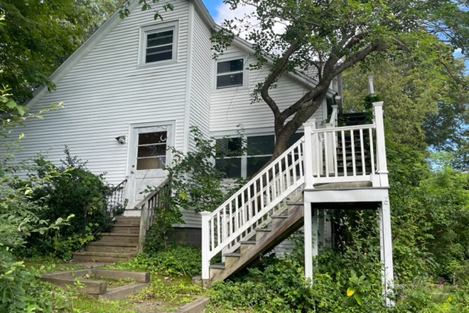 Exterior - Quiet Light Filled 2 bedroom Apt