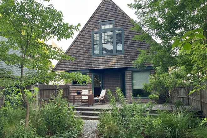 Garden view - Architect-Designed Furnished Home for Sabbatical Rental