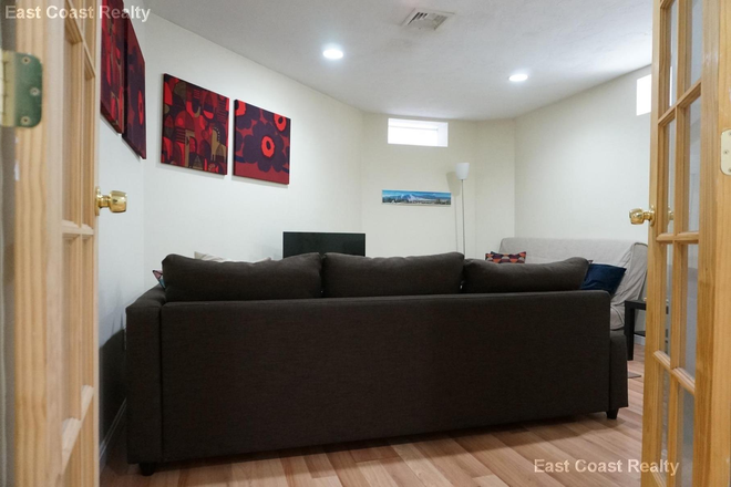 1 - SEPT 2026- Brighton 3 Bed 2 Bath, W/D in Unit, Easy MBTA-No Fee! Apartments