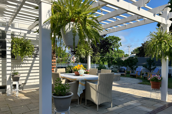 Patio and Firepit - Share Peaceful Home in Historic Pawtuxet Village - 1 bedroom, 1 office, bathroom - #4 bus to Campus