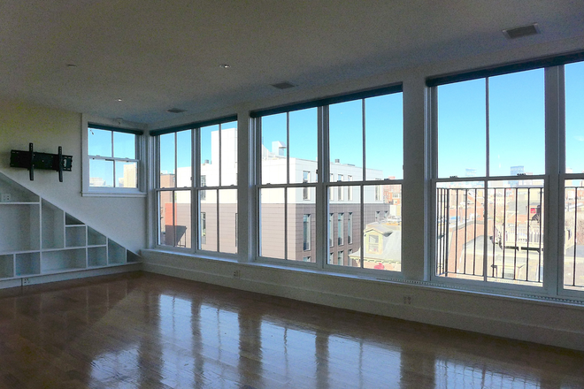 bostonrealtyonline.com - Luxury Two Bed Penthouse with Superb Roof Deck in South End