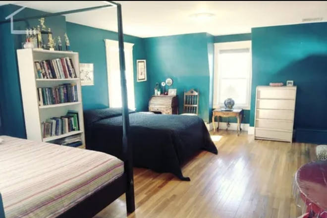 master bedroom - 2026-2027 - BEAUTIFUL SINGLE FAMILY ON QUIET STREET NEAR CAMPUS House