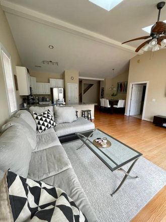 Living - 3 bedroom, FURNISHED, walking distance from UNCW campus! Townhome