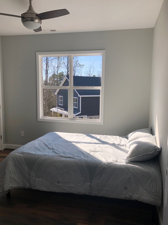 The-Lookout-Chapel-Hill-Bedroom - The Lookout Apartments