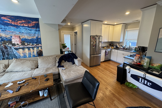 LIVINGROOM - GIGANTIC 5 BED 2 BATH  CLOSE TO MIT -HBS ON RIVER ST 09/01 1/2 fee Apartments