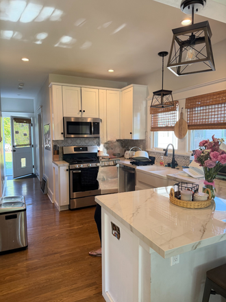Shared Kitchen - Avail NOW: Private Bedroom and Bathroom House 7mins walk to campus