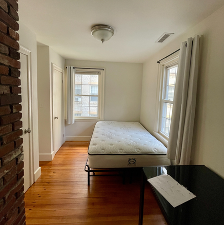 Call NOW for showings! 617-236-8600 - COMM AVE - CLVLND CRCL 6BR HOUSE AVAIL *8/1/2027* W/ PRKNG, LNDRY, 4.5BA, A/C, EIK, DW, PORCH, BSMNT